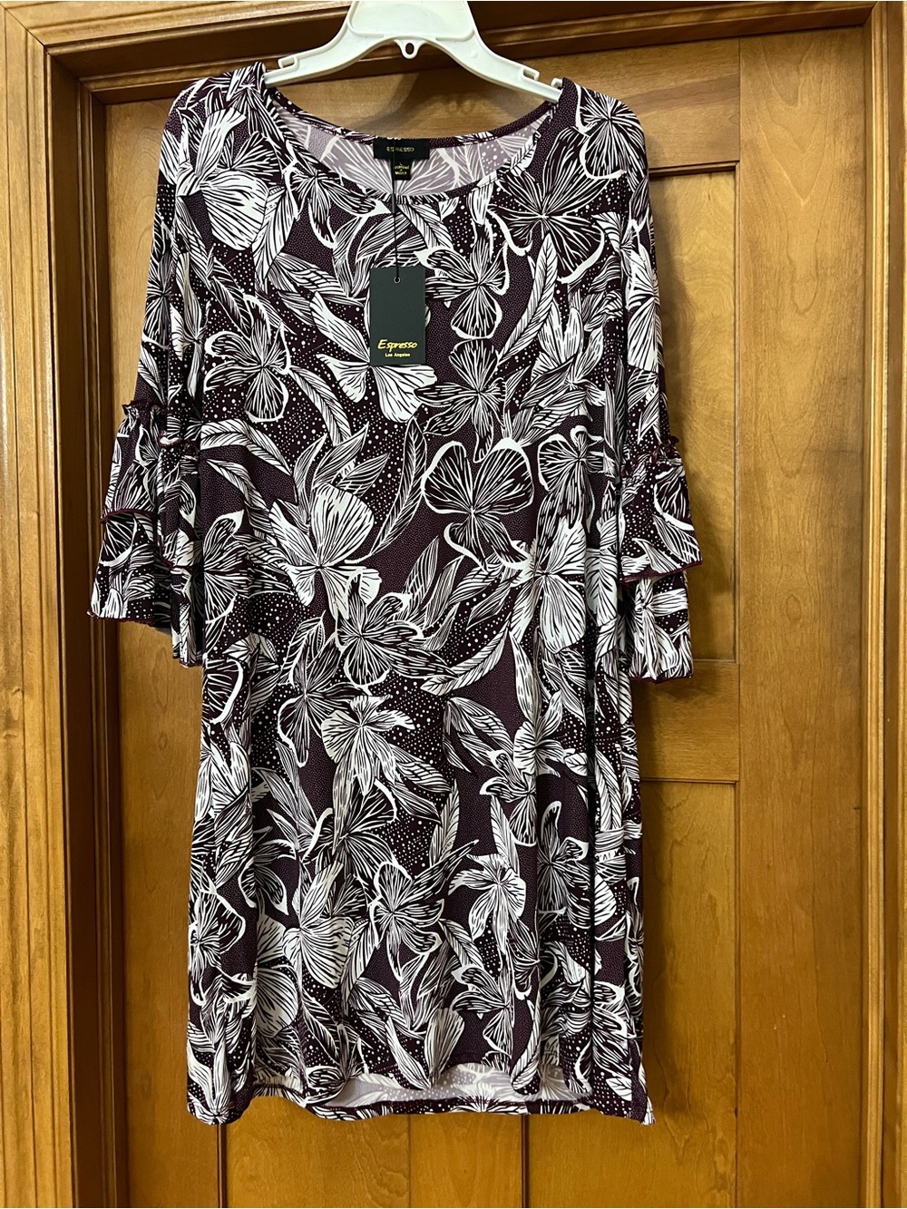 Espresso Strechy Bell Sleeve Dress Size Large Purple And White Textured NWT